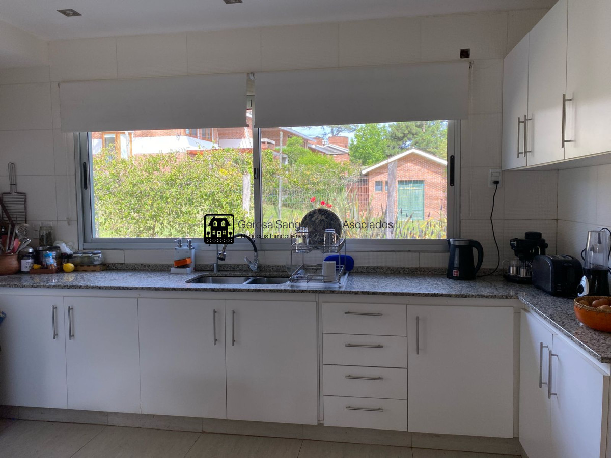 Casa ID.3308 - Casa de 3 dormitorios en alquiler en Punta del Este 