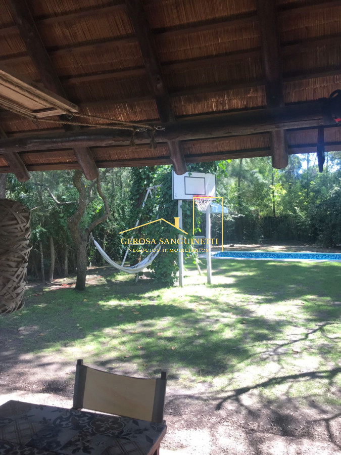 Casa ID.3399 - Casa en Pinares de 4 dormitorios en venta