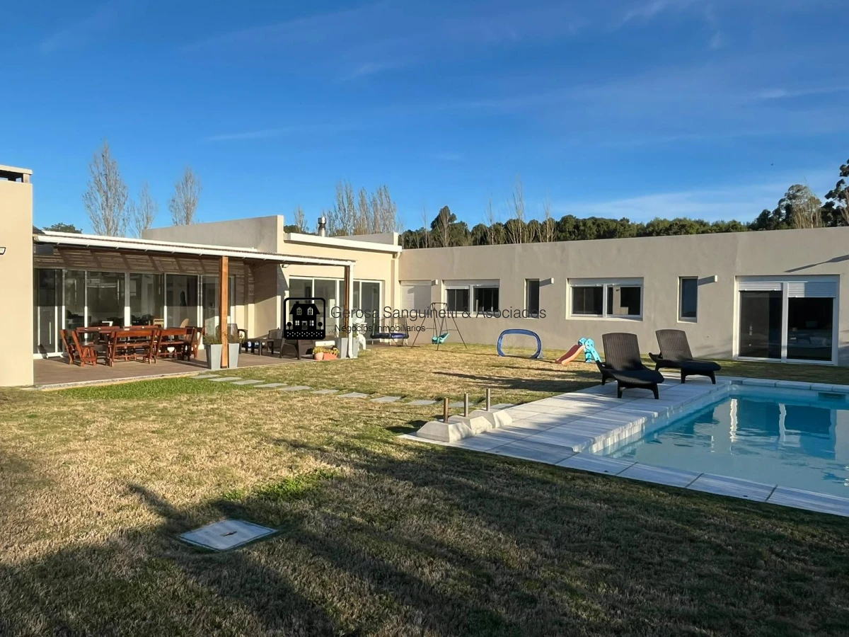 Casa ID.3335 - Casa de 4 dormitorios en alquiler en Punta Ballena