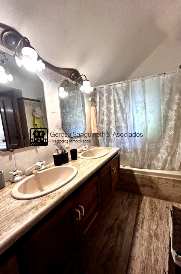 Casa ID.3198 - Casa de 6 dormitorios en San Rafael en alquiler