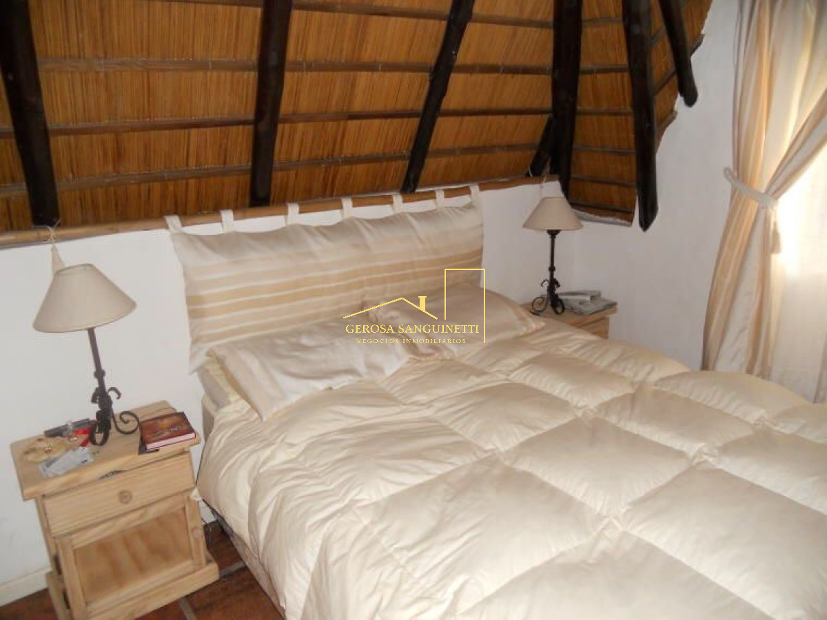 Casa ID.3399 - Casa en Pinares de 4 dormitorios en venta