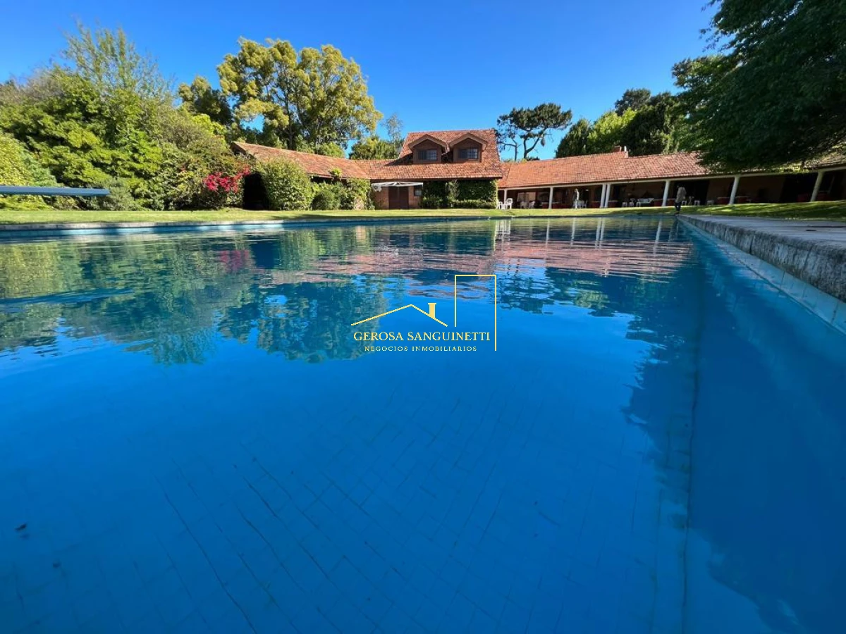 Casa ID.3254 - Gran casa de 10 dormitorios en alquiler en Punta del Este