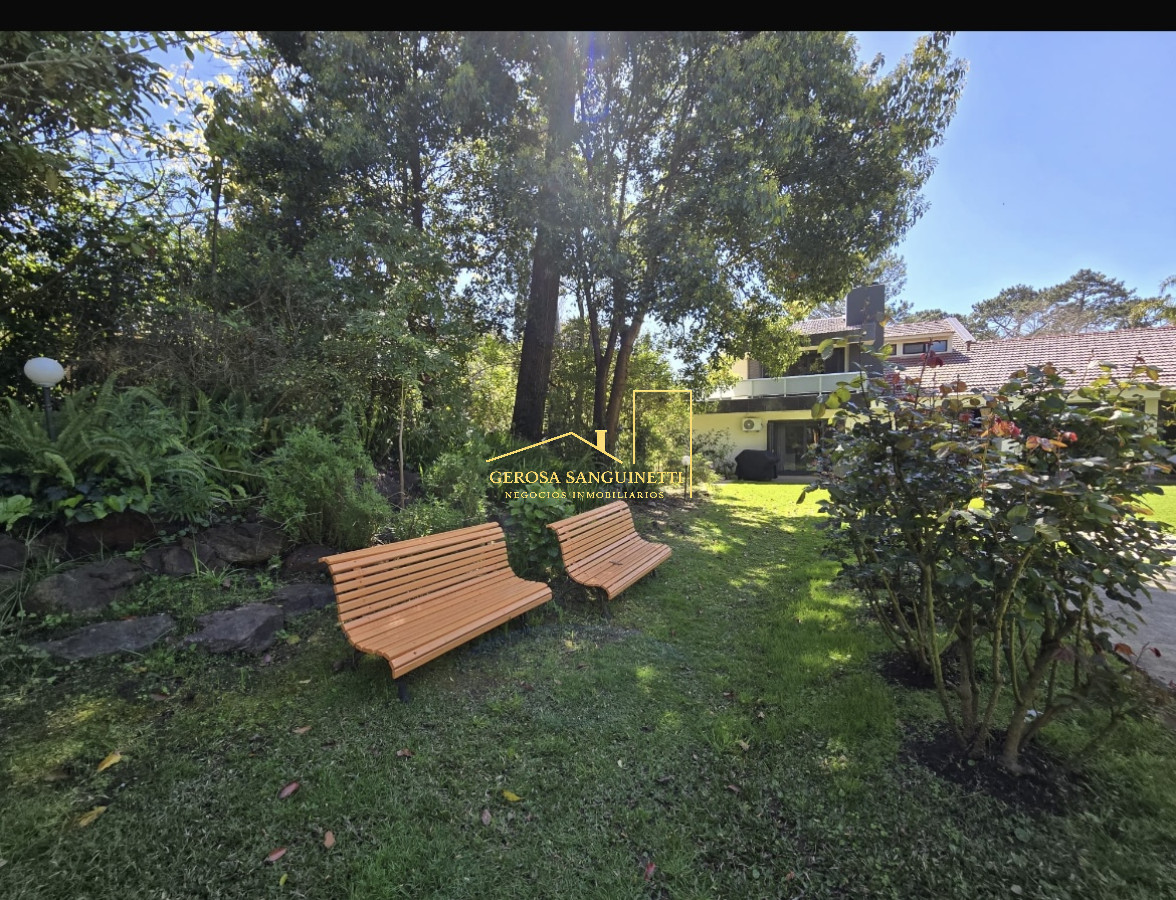 Casa ID.3187 - Casa de 4 dormitorios en Punta del Este en alquiler 