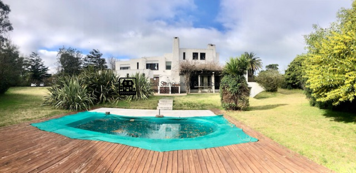 Casa ID.1744 - Amplia casa en PInares a metros del mar