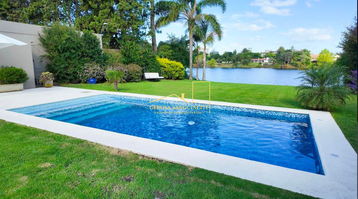 Casa ID.3730 - Casa sobre lago de Parque Miramar en venta 