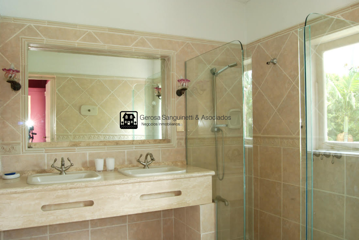 Casa ID.1590 - Espectacular casa, con todas las comodidades