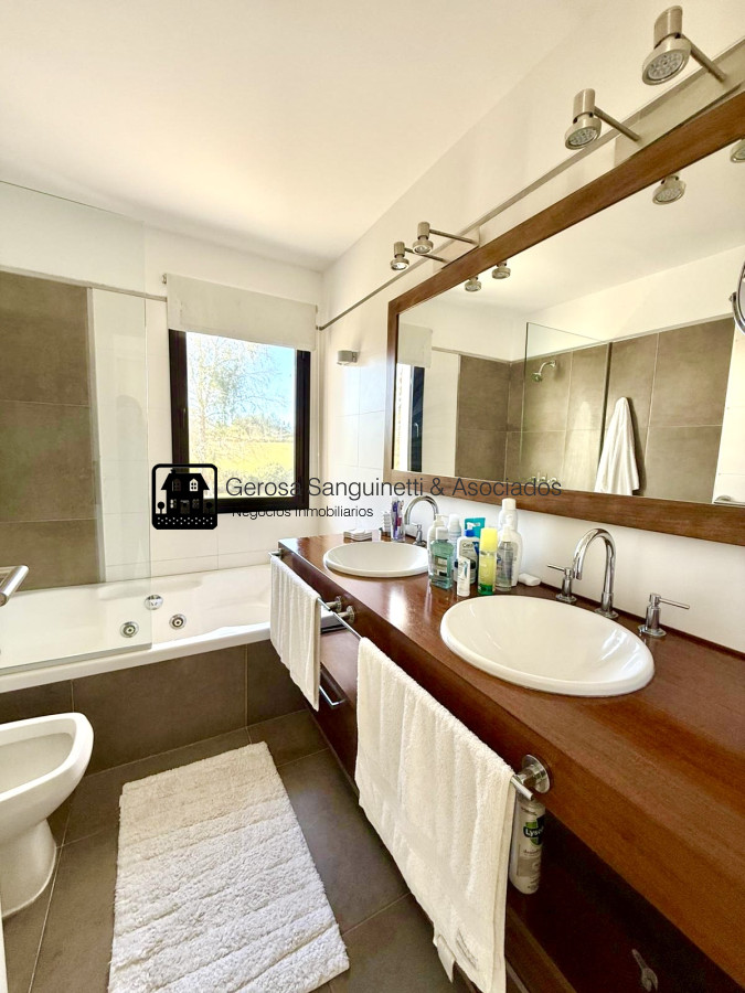 Casa ID.3123 - Espectacular casa en El Quijote