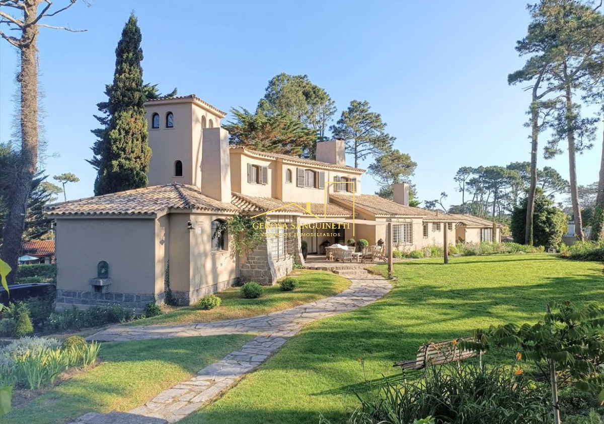 Casa ID.3603 - Gran casa estilo Toscana en Punta del Este a la venta - 