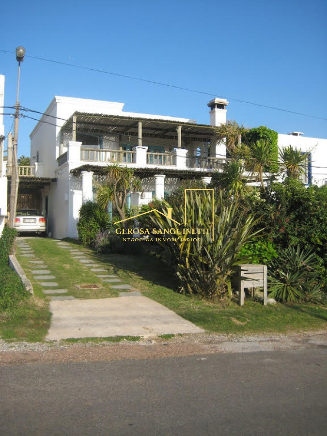 Casa ID.1628 - Espectacular casa en la barra