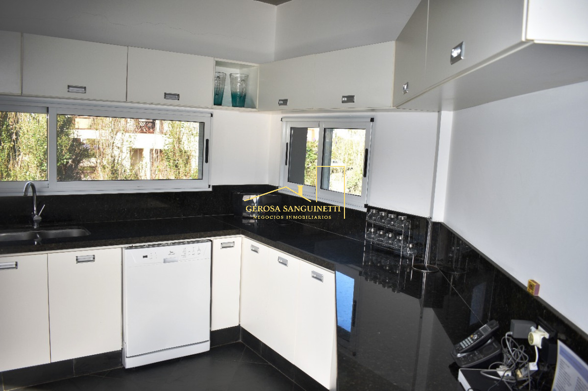 Casa ID.3673 - Casa en Manantiales en venta con 3 dormitorios