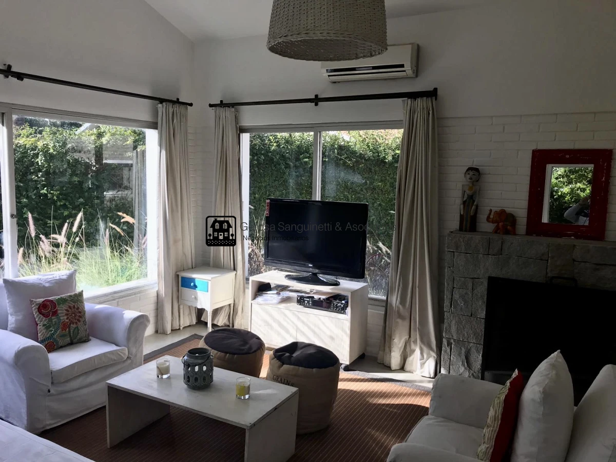 Casa ID.1555 - Muy linda casa en la Mansa con piscina y barbacoa