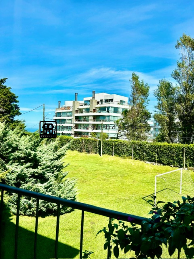 Casa ID.1061 - Espectacular casa a media cuadra del mar 