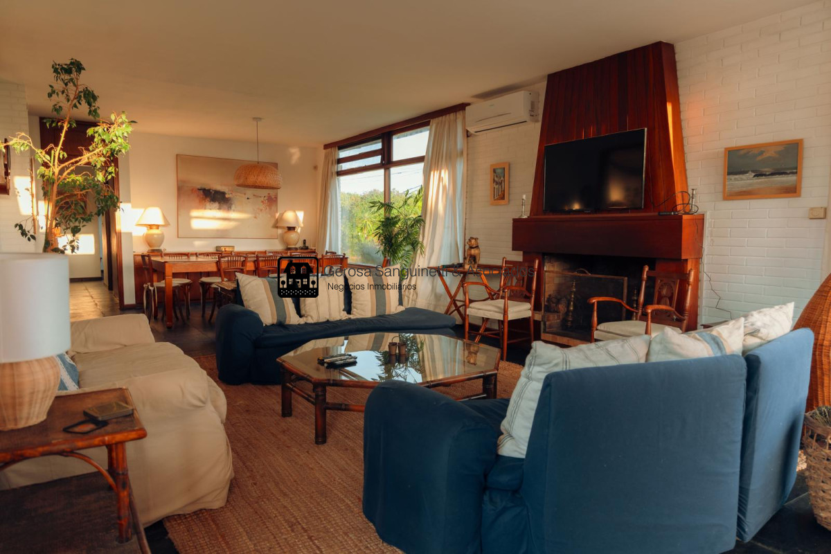 Casa ID.3218 - Chalet de 3 dormitorios en suite en Pinares en Alquiler