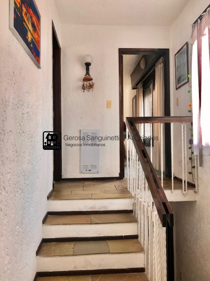 Casa ID.1744 - Amplia casa en PInares a metros del mar