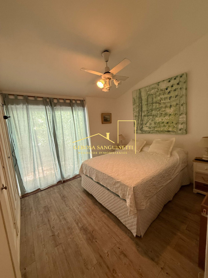 Casa ID.3332 - Chalet con piscina climatizada de 3 dormitorios en alquiler Punta del Este