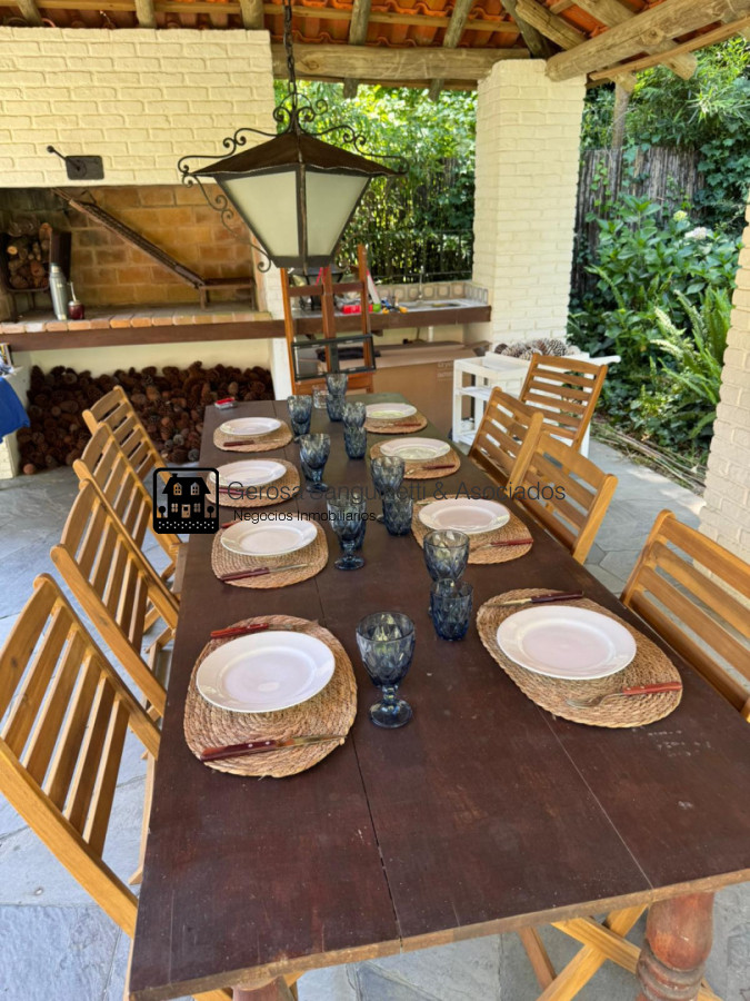 Casa ID.3310 - Casa de 4 dormitorios en alquiler en San Rafael 