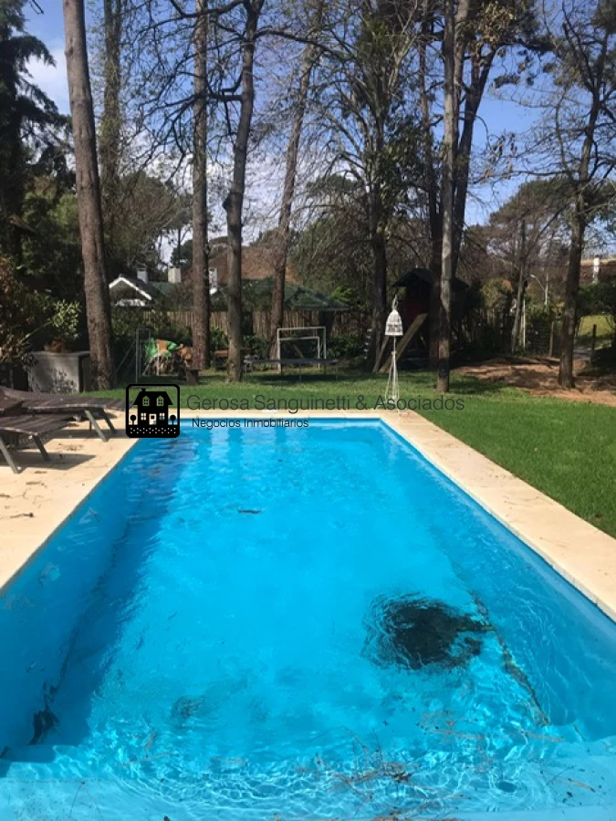 Casa ID.1555 - Muy linda casa en la Mansa con piscina y barbacoa