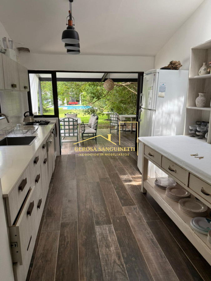 Casa ID.3332 - Chalet con piscina climatizada de 3 dormitorios en alquiler Punta del Este