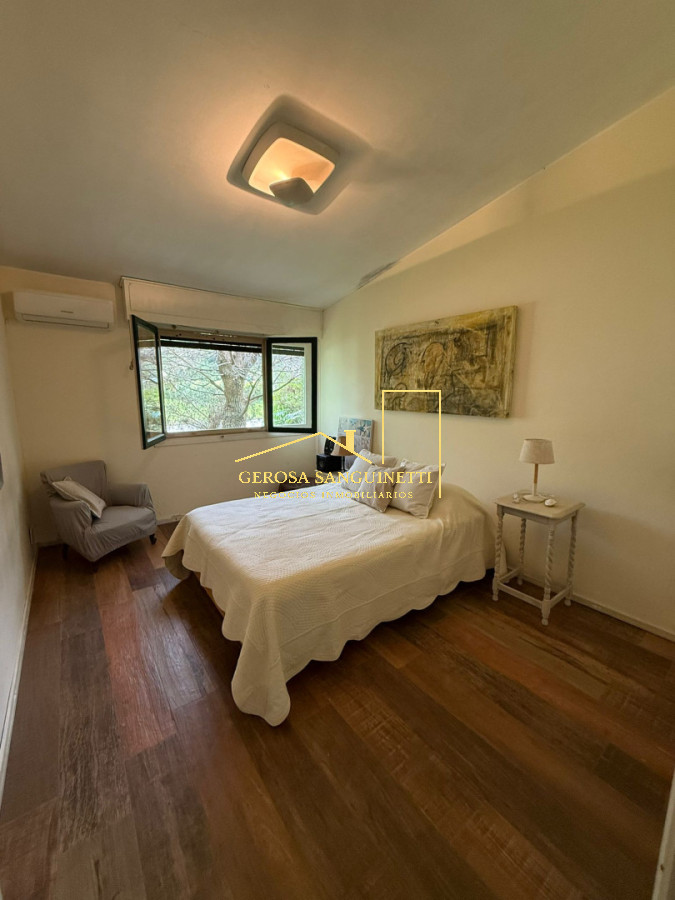 Casa ID.3332 - Chalet con piscina climatizada de 3 dormitorios en alquiler Punta del Este