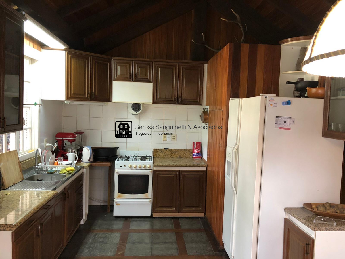 Casa ID.1332 - Muy linda casa en Pinares a metros del mar