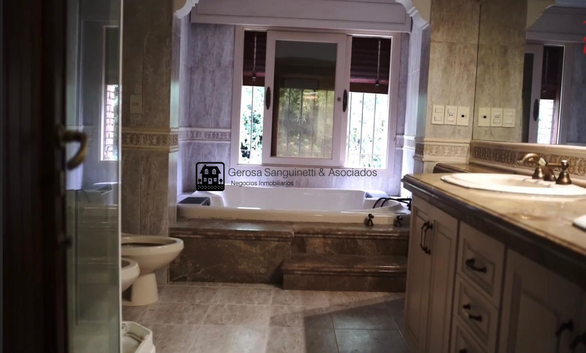 Casa ID.3303 - Gran casa de 5 dormitorios en venta en playa mansa 