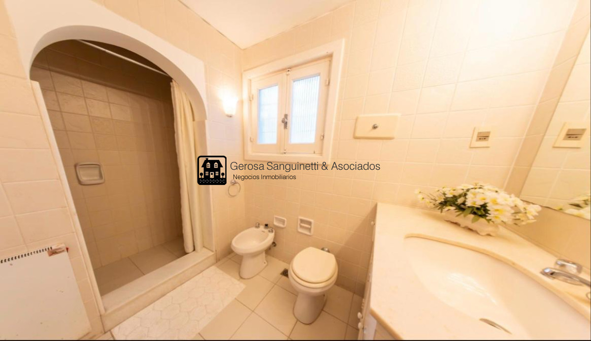 Casa ID.3310 - Casa de 4 dormitorios en alquiler en San Rafael 