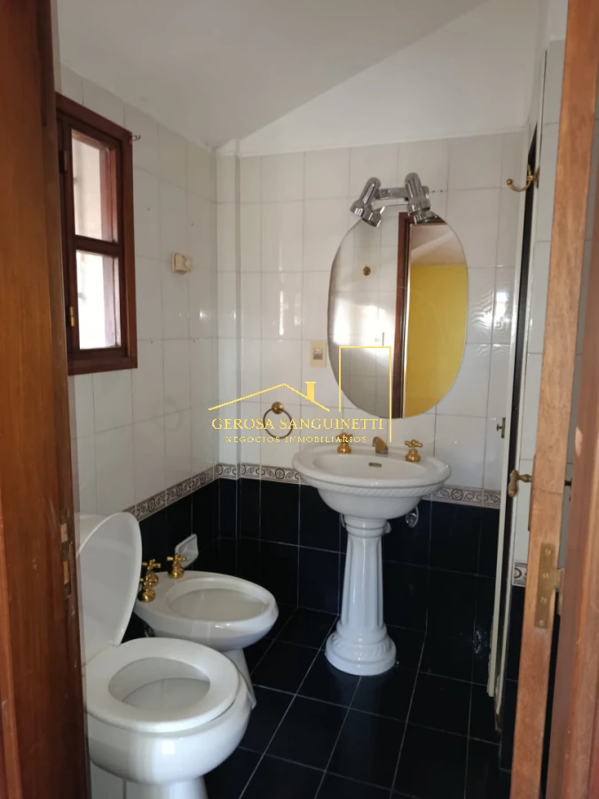 Casa ID.3572 - Muy linda casa en Carrasco con 4 dormitorios en venta