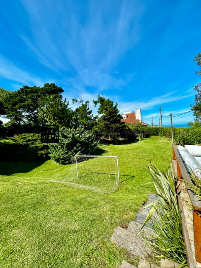 Casa ID.1061 - Espectacular casa a media cuadra del mar 