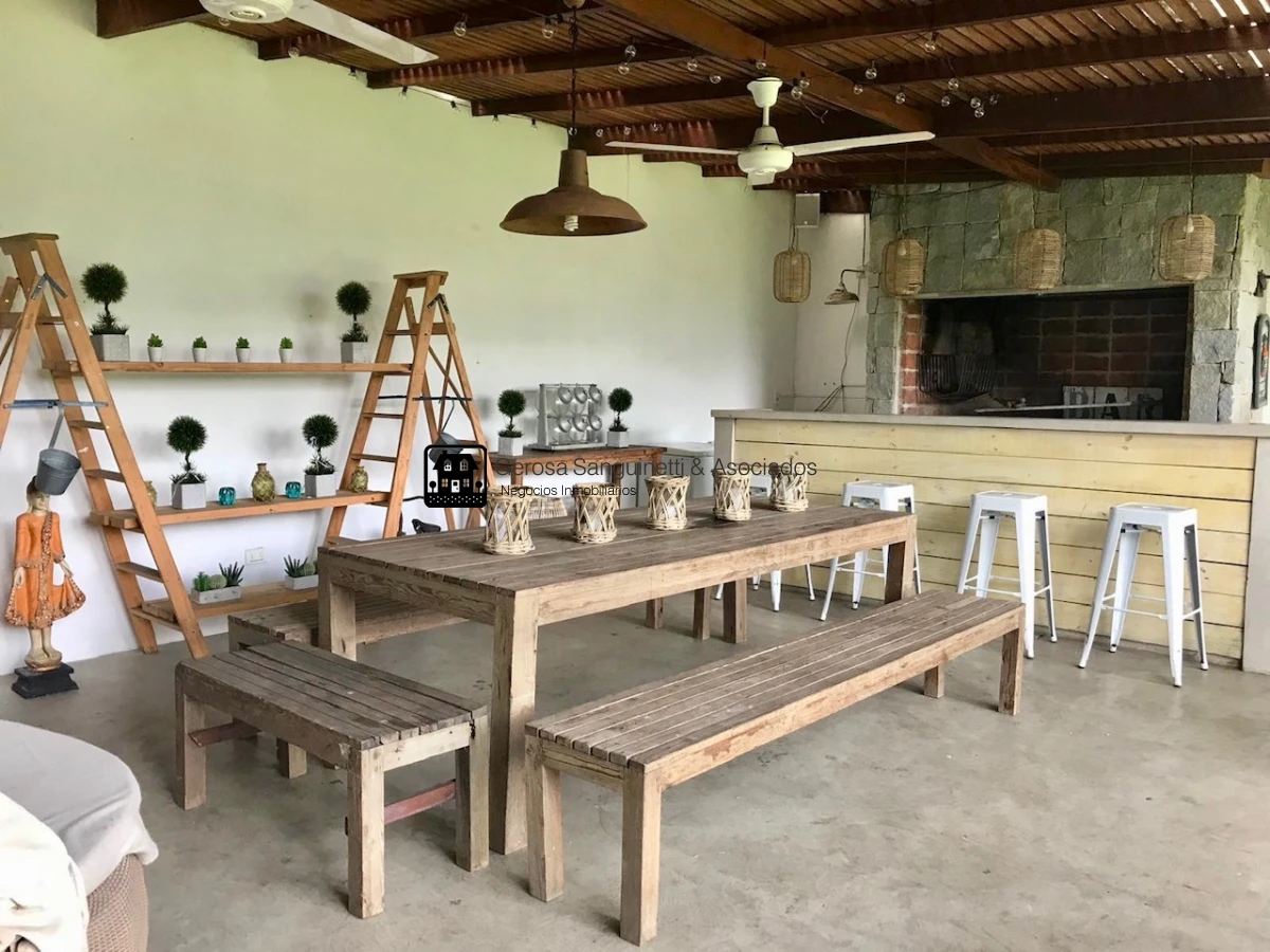 Casa ID.1555 - Muy linda casa en la Mansa con piscina y barbacoa