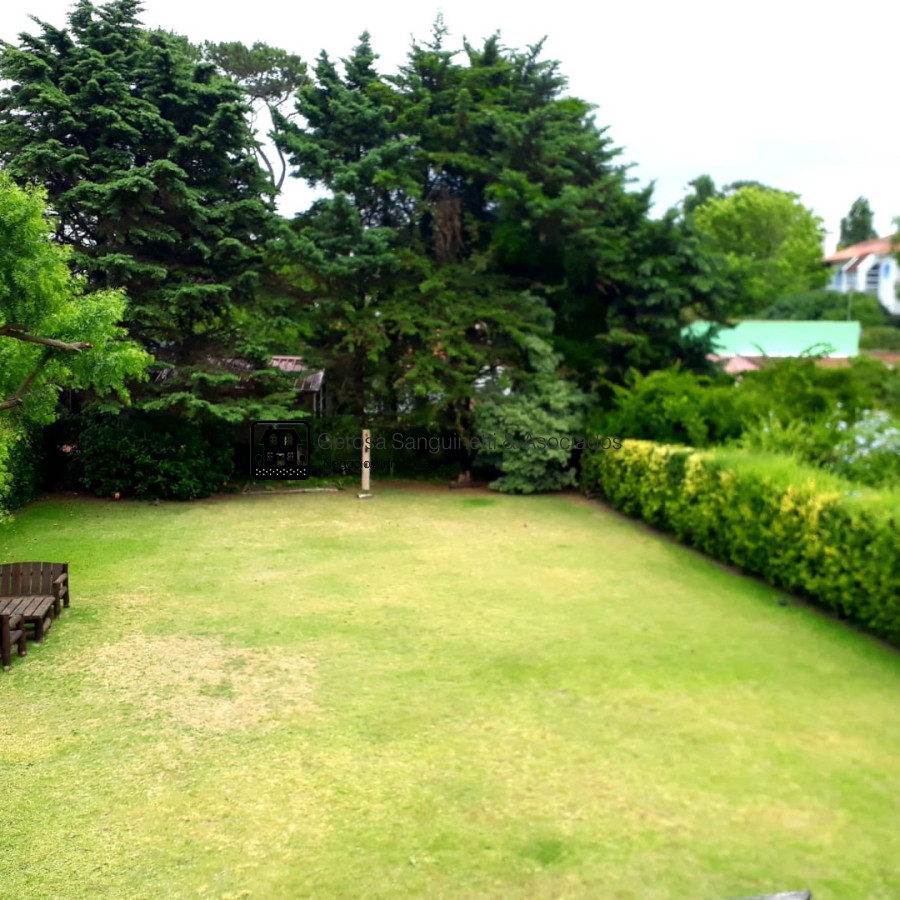 Casa ID.798 - Casa de 4 dormitorios en alquiler en Pinares Punta del Este 