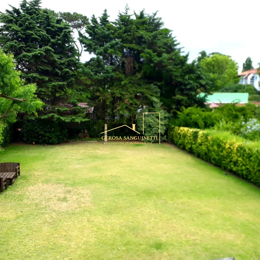 Casa ID.798 - Casa de 4 dormitorios en alquiler en Punta del Este 