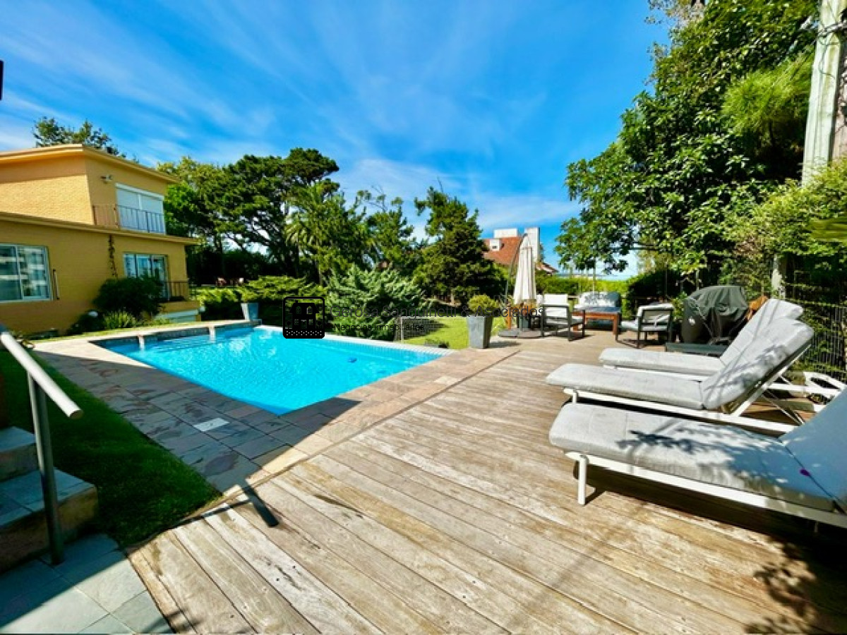 Casa ID.1061 - Espectacular casa a media cuadra del mar 