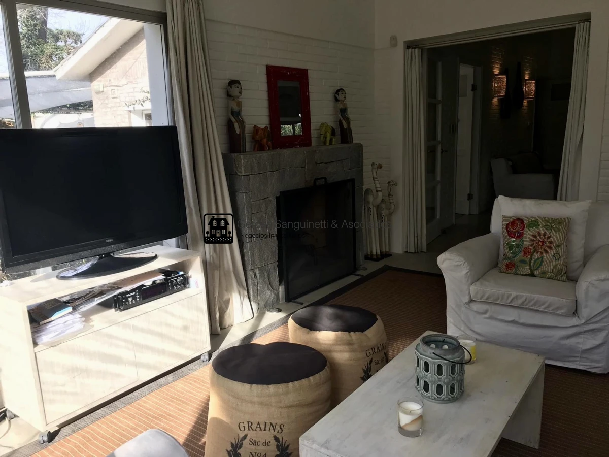 Casa ID.1555 - Muy linda casa en la Mansa con piscina y barbacoa