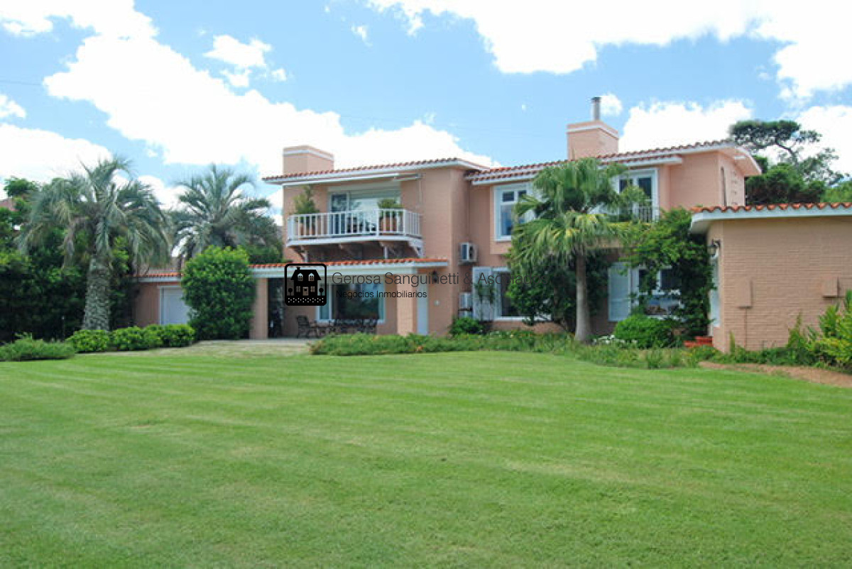 Casa ID.1590 - Espectacular casa, con todas las comodidades