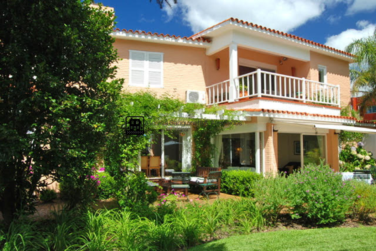 Casa ID.1590 - Espectacular casa, con todas las comodidades