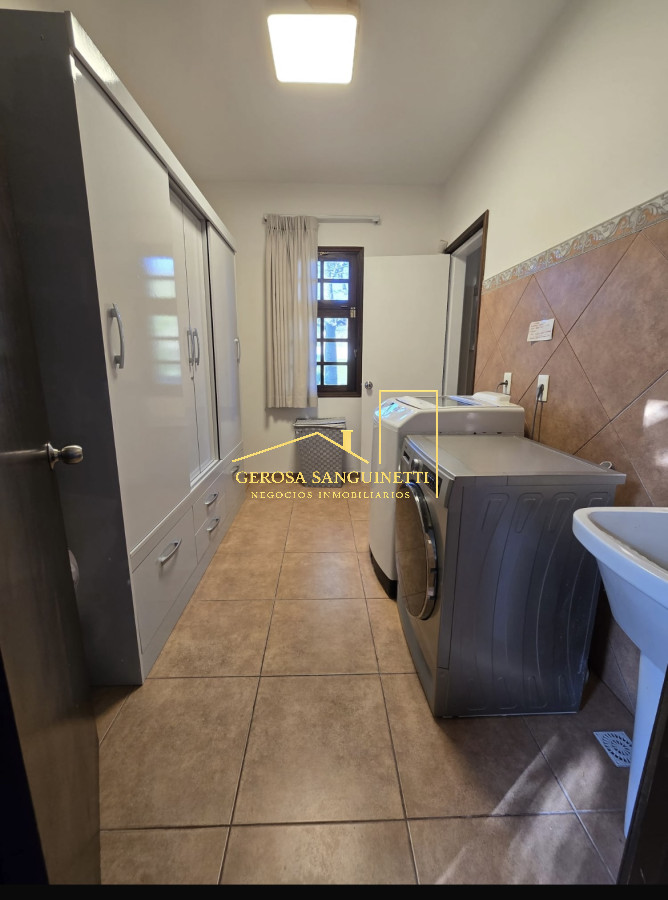 Casa ID.3187 - Casa de 4 dormitorios en Punta del Este en alquiler 