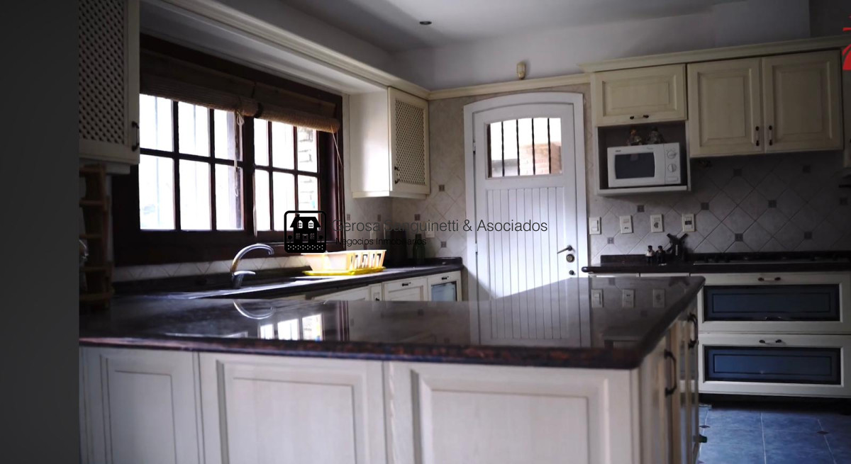 Casa ID.3303 - Gran casa de 5 dormitorios en venta en playa mansa 