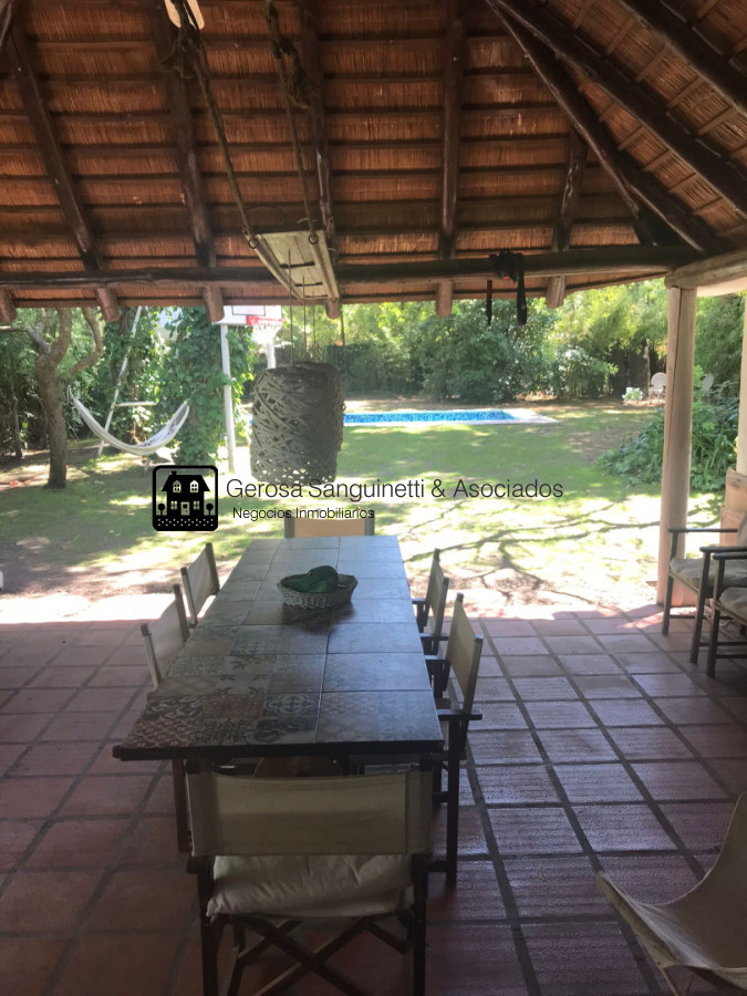 Casa ID.3399 - Casa en Pinares de 4 dormitorios en venta