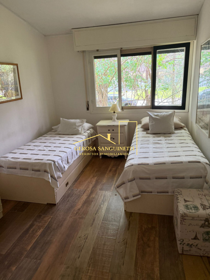 Casa ID.3332 - Chalet con piscina climatizada de 3 dormitorios en alquiler Punta del Este