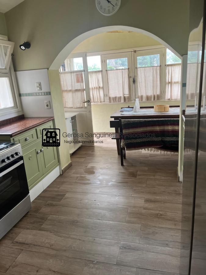 Casa ID.2730 - Muy linda casa en la Mansa con piscina en alquiler