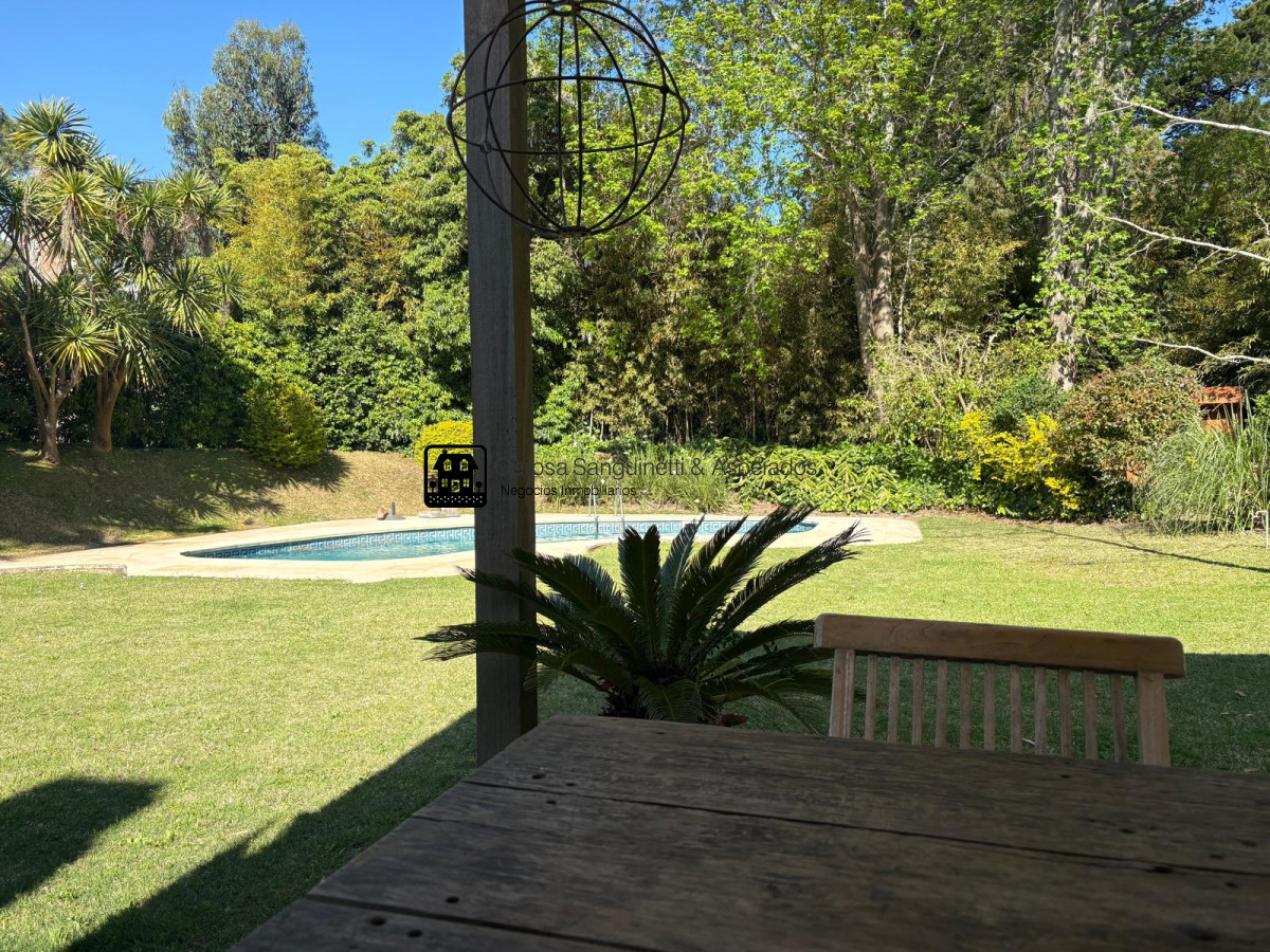 Casa ID.3217 - Muy linda casa de 4 dormitorios en Punta del Este en alquiler 