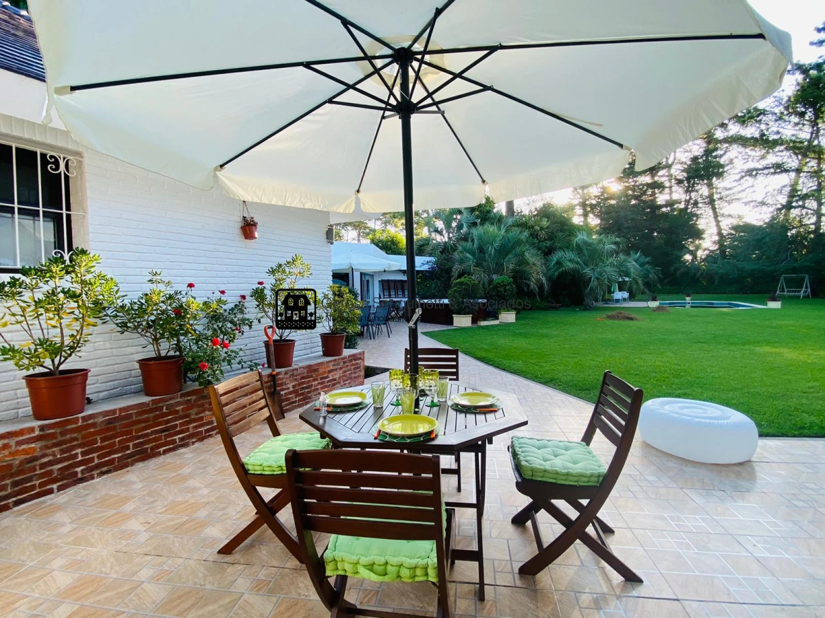 Casa ID.3339 - hermosa casa de 8 dormitorios en alquiler en Punta del Este