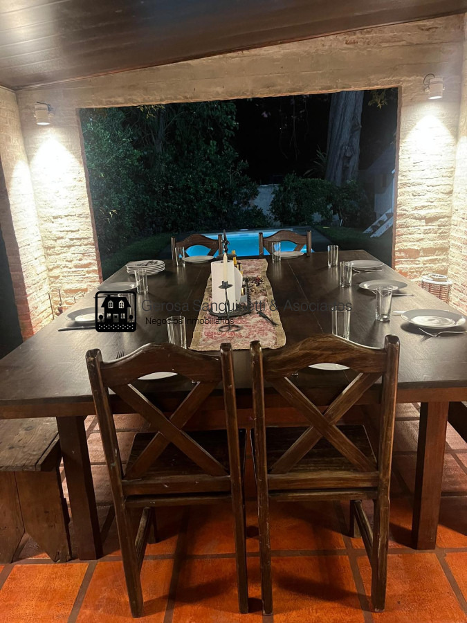 Casa ID.2730 - Muy linda casa en la Mansa con piscina en alquiler