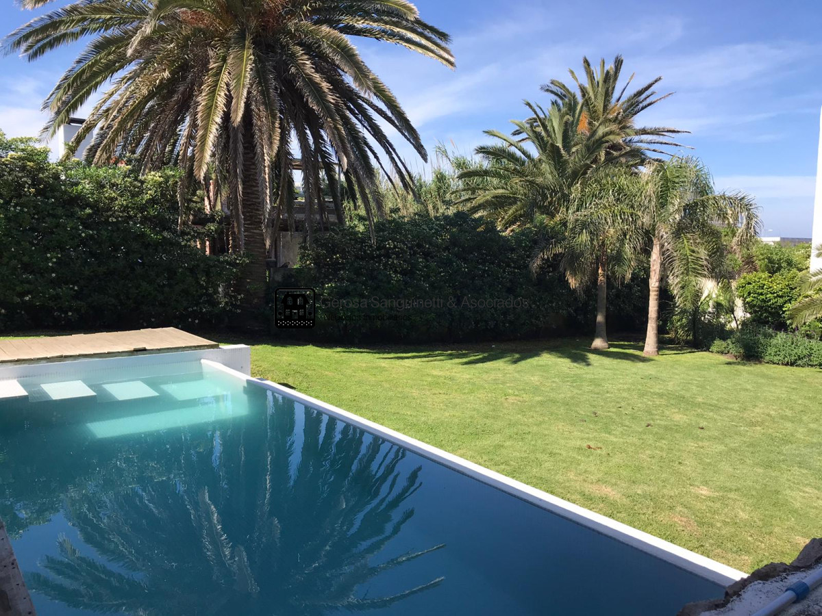 Casa ID.1541 - Espectacular casa en la Península a metros del mar