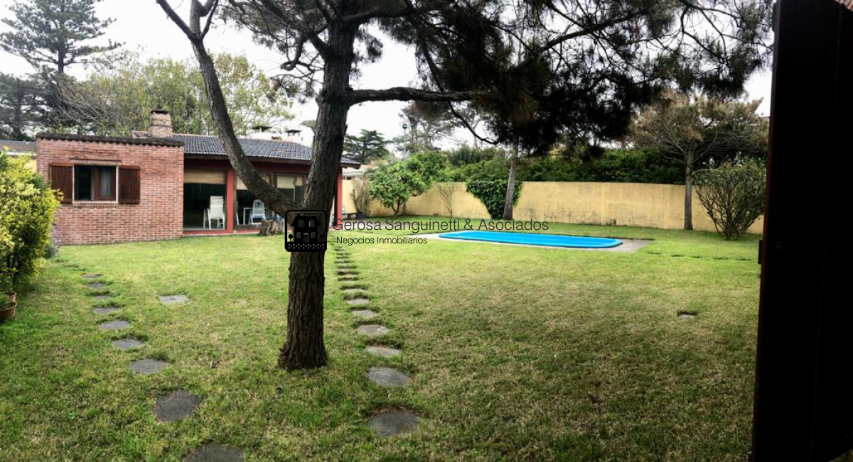 Casa ID.1561 - Amplia casa en la Brava a pasos de la playa con vista parcial al mar