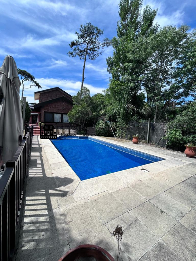 Casa ID.2286 - Espectacular casa en Pinares a metros del mar