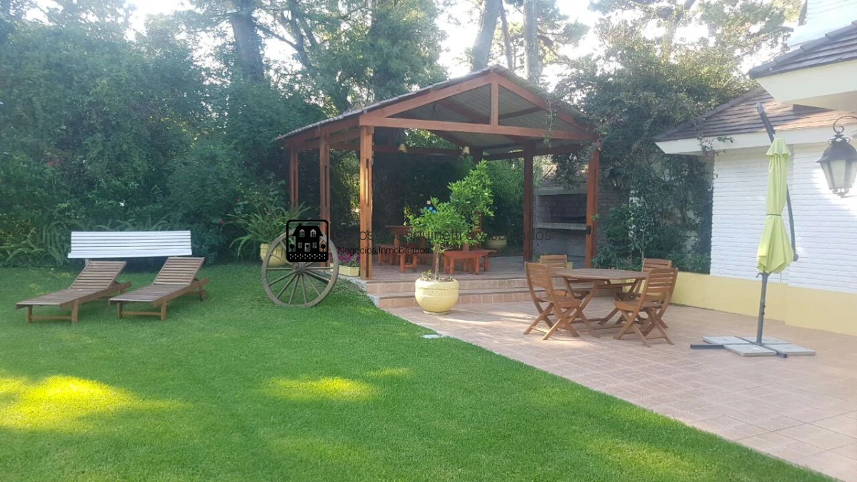 Casa ID.3339 - hermosa casa de 8 dormitorios en alquiler en Punta del Este