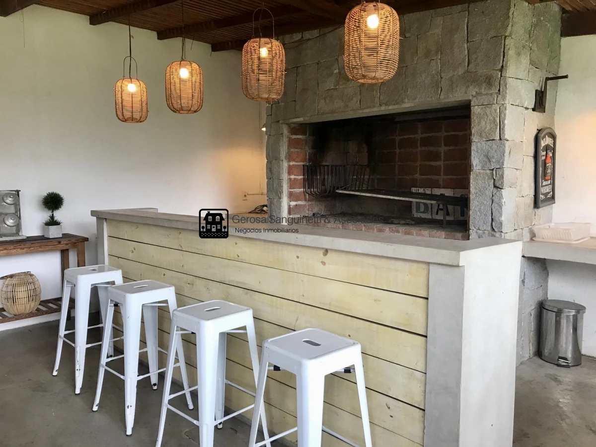 Casa ID.1555 - Muy linda casa en la Mansa con piscina y barbacoa