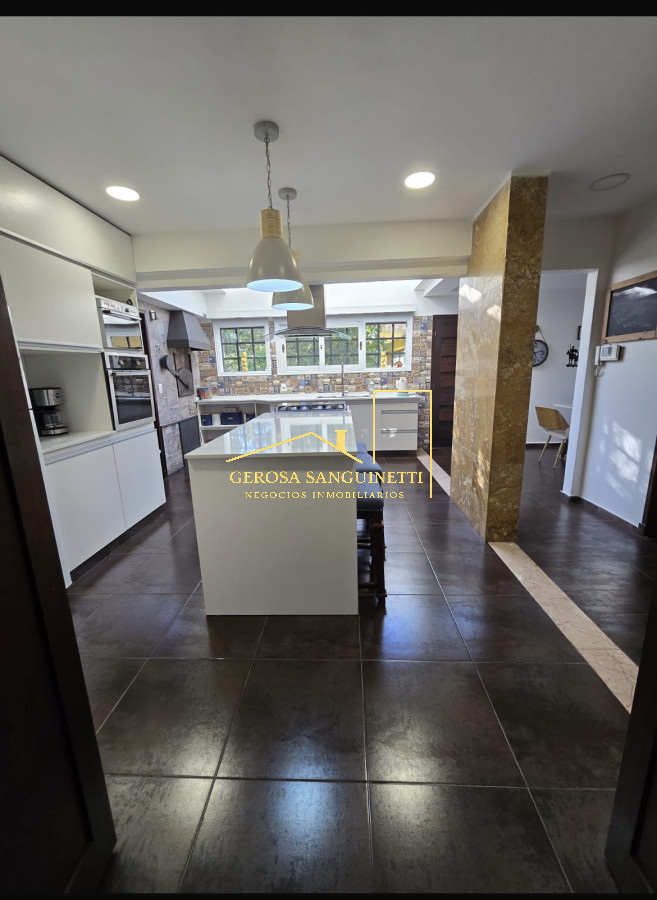 Casa ID.3187 - Casa de 4 dormitorios en Punta del Este en alquiler 