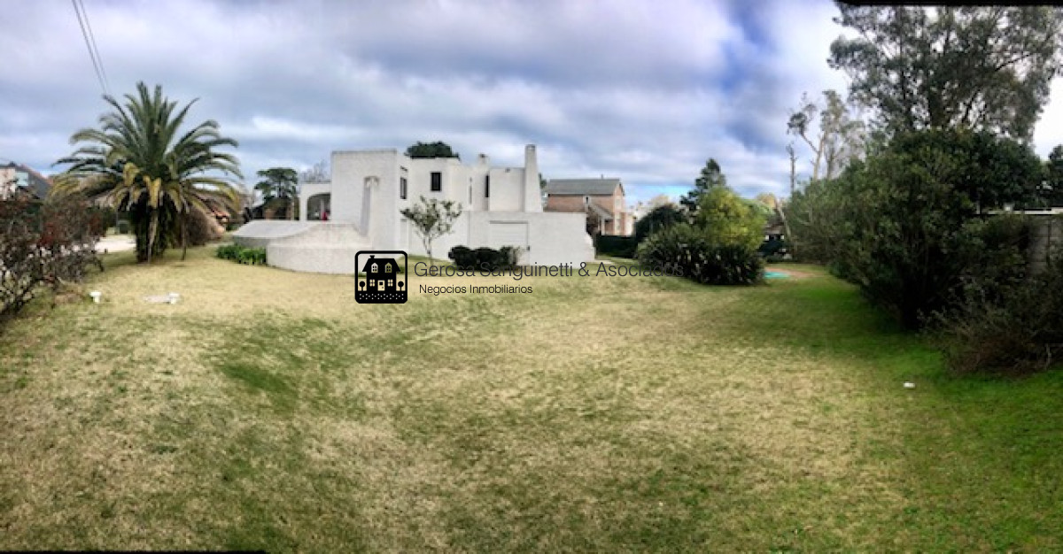 Casa ID.1744 - Amplia casa en PInares a metros del mar